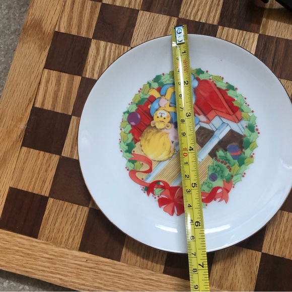 Vintage Christmas Plate  - Cute Image of child peaking around the stairs - Picture 5 of 7